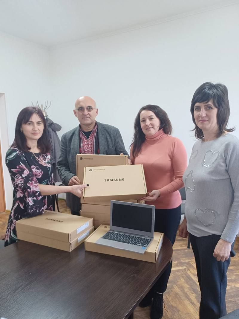 Педагоги П'ядицької громади отримали хромбуки 1