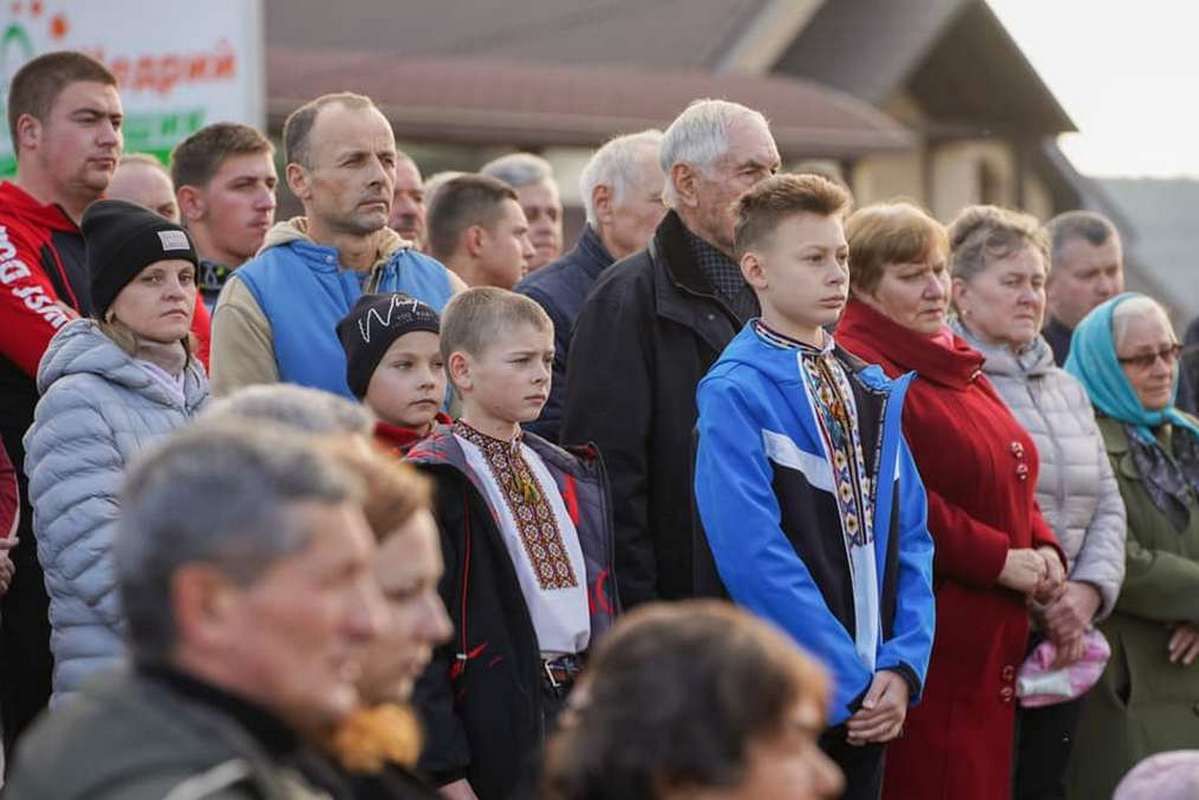 Погруддя сотенного УПА Михайла Спартана в Іванівцях перенесли в центр села 5