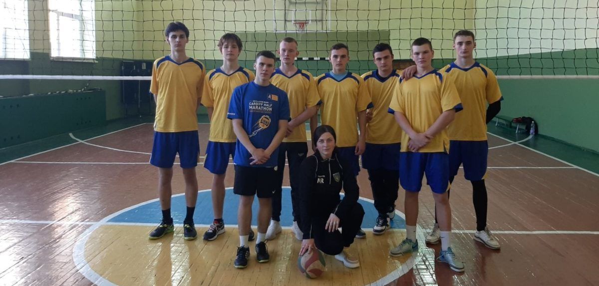 Як спортсмени коломийських коледжів у волейбол грали 3