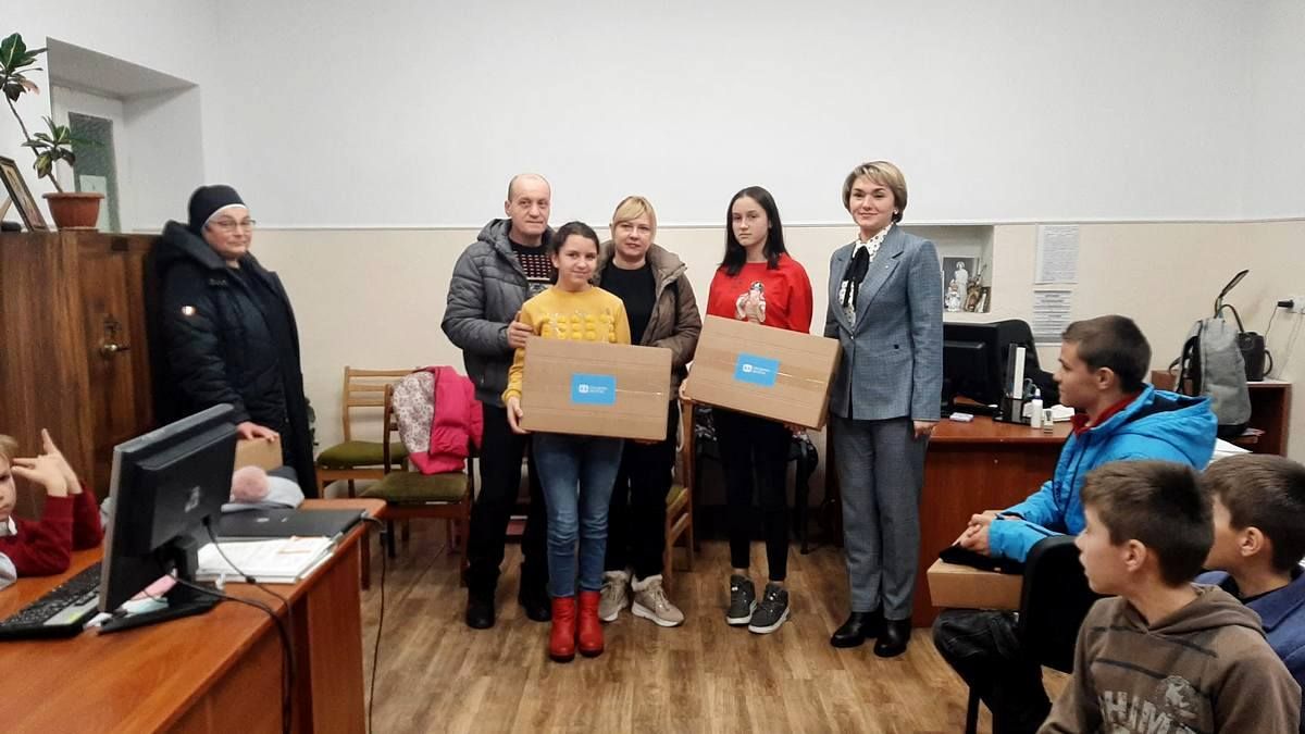 10 ноутбуків передали для дитячих будинків Коломийської громади
