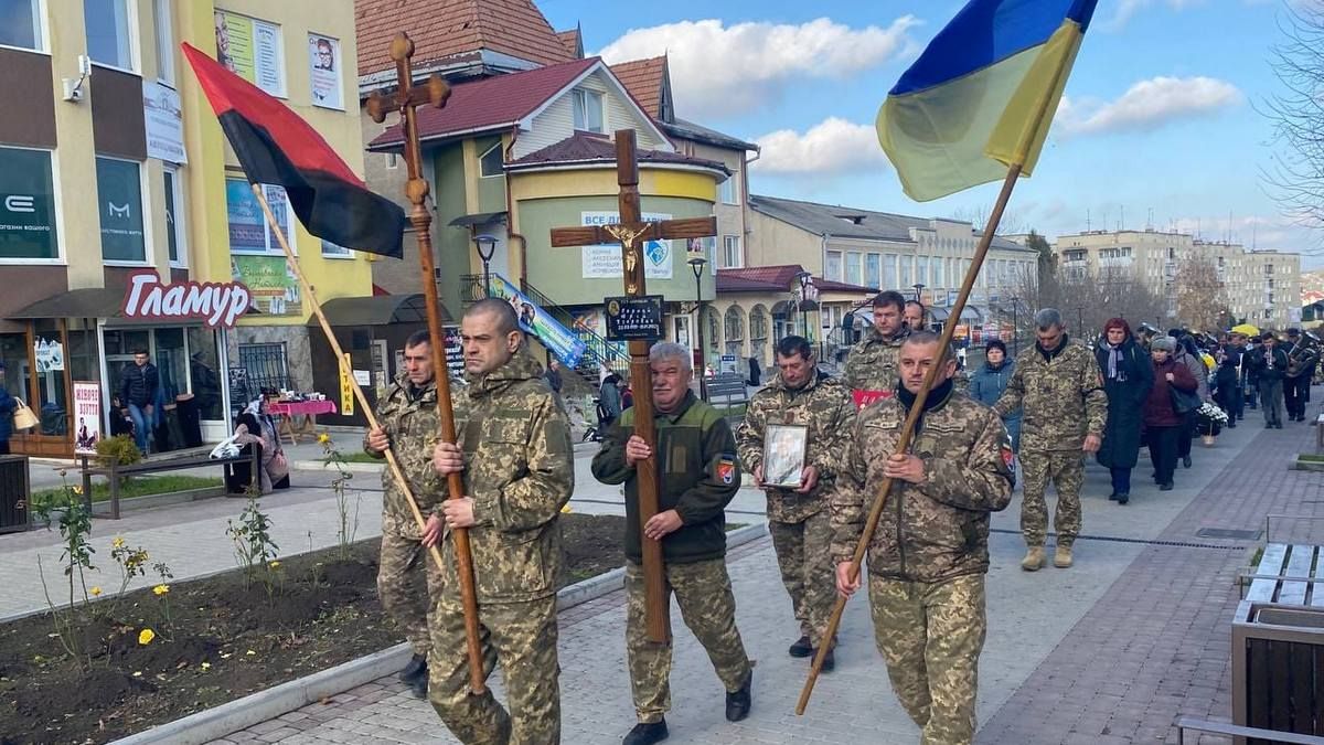 Городенківщина відправила в останню путь загиблого Юрія Перная 8