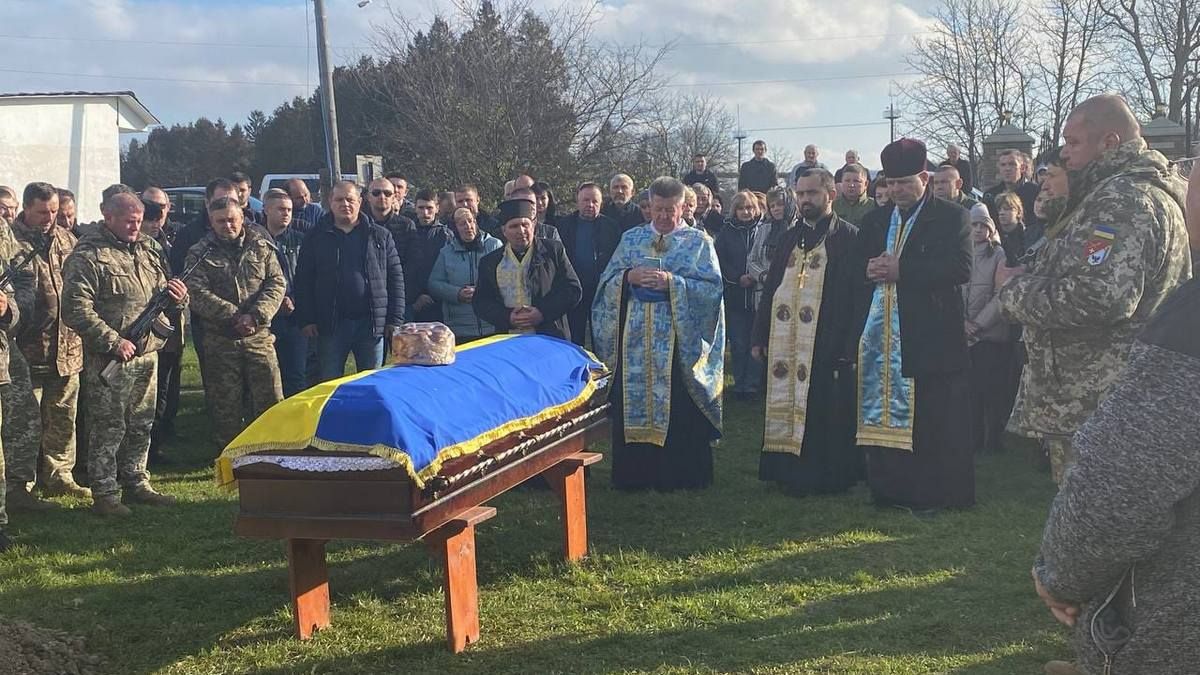 Городенківщина відправила в останню путь загиблого Юрія Перная 10