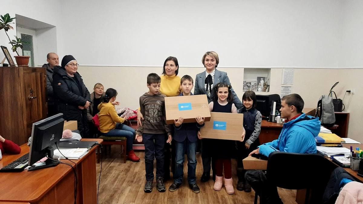 10 ноутбуків передали для дитячих будинків Коломийської громади 1