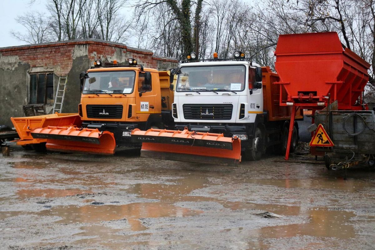 Мер показав, яка техніка прибиратиме місто взимку 6