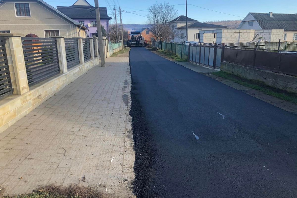 У селі на Делятинщині відремонтували дороги на трьох вулицях 6
