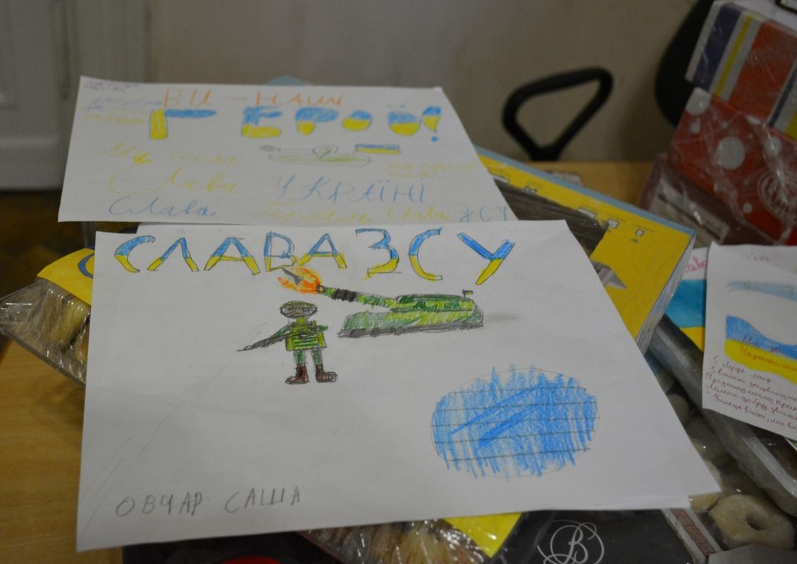 Діти з Надвірнянщини приготували подарунки захисникам 3