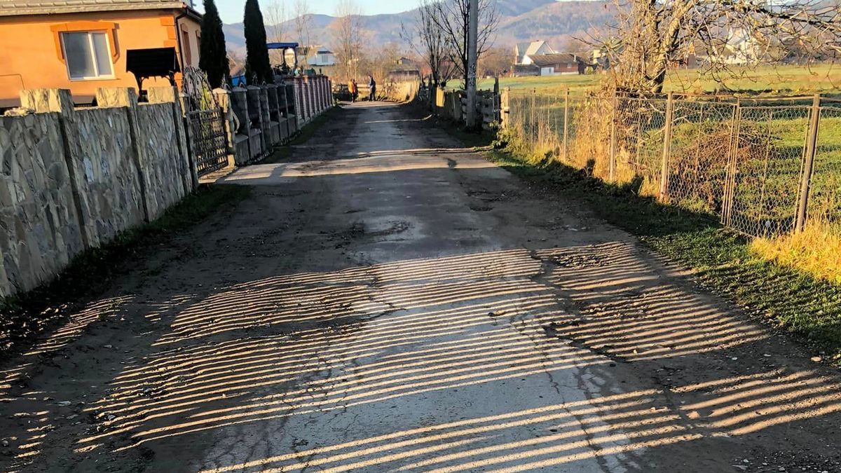 У селі на Делятинщині відремонтували дороги на трьох вулицях 12