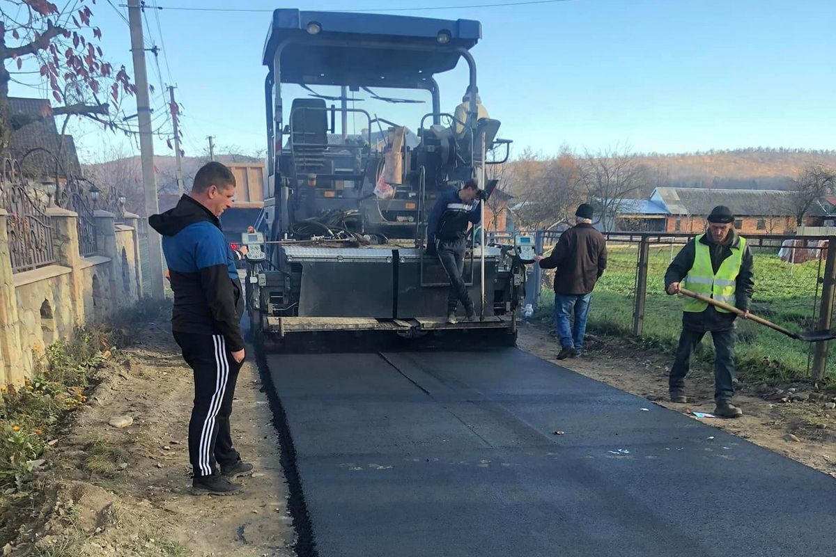 У селі на Делятинщині відремонтували дороги на трьох вулицях 4