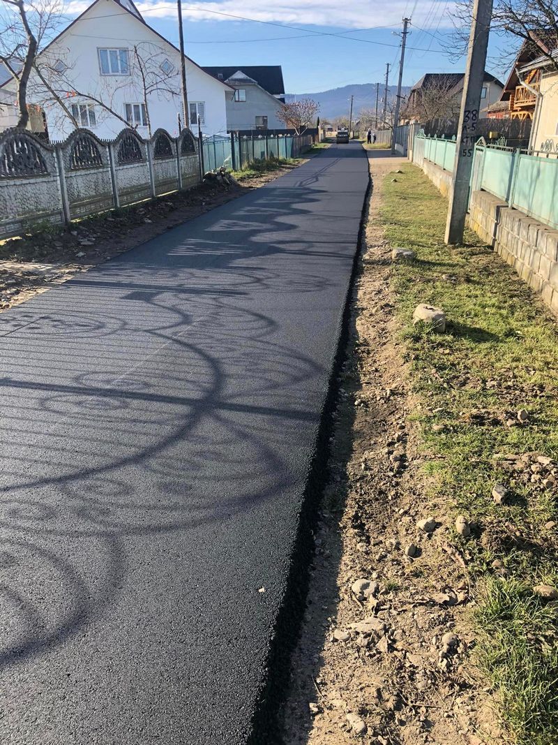 У селі на Делятинщині відремонтували дороги на трьох вулицях 9