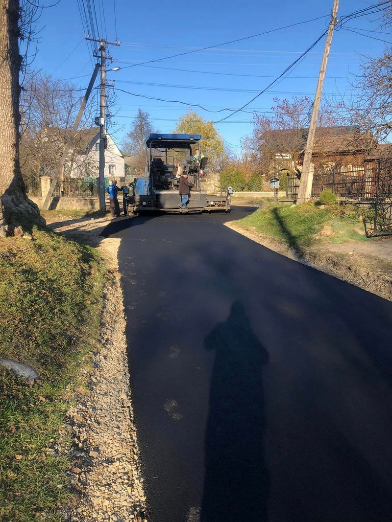 У селі на Делятинщині відремонтували дороги на трьох вулицях 2