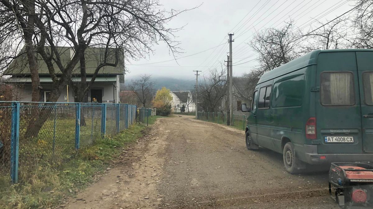 У селі на Делятинщині відремонтували дороги на трьох вулицях 14