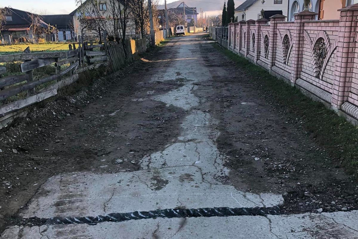 У селі на Делятинщині відремонтували дороги на трьох вулицях 11