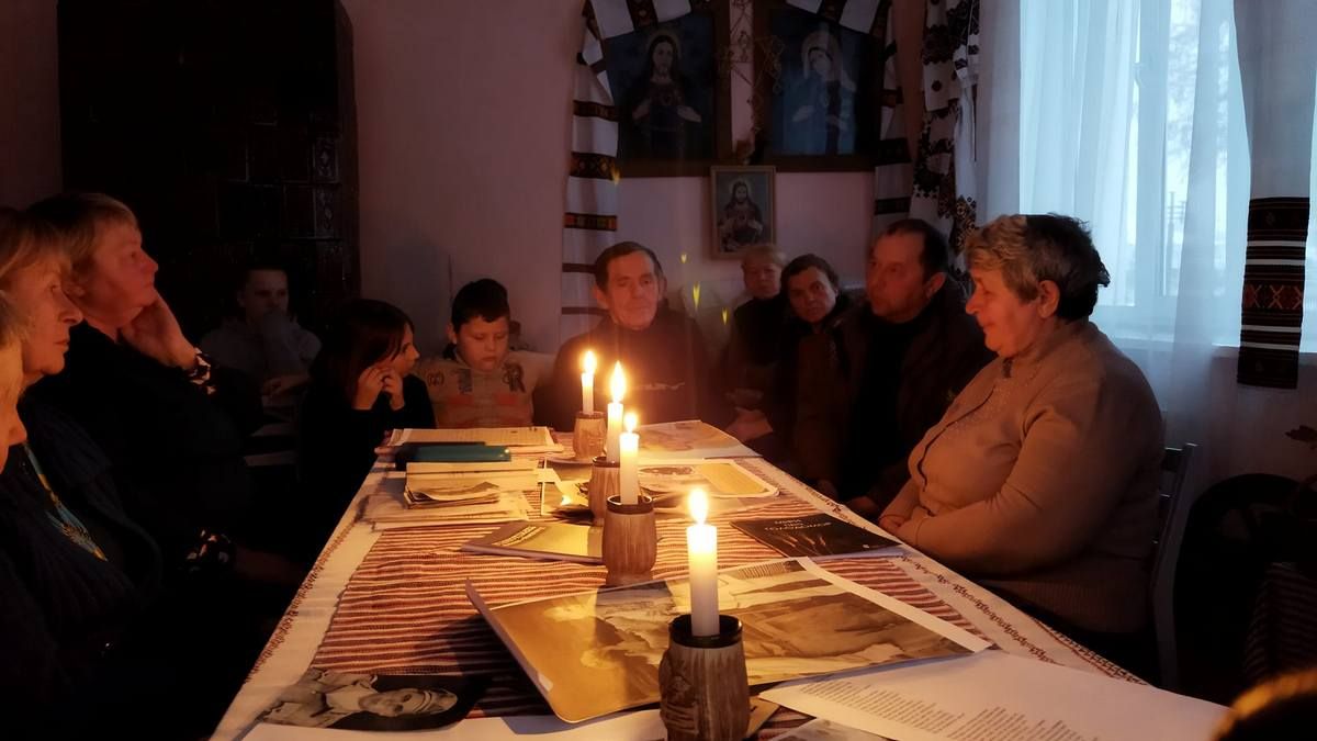 У Саджавці вшанували пам'ять жертв Голодоморів 3