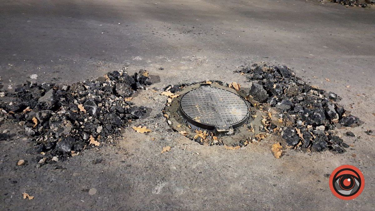 Водіям варто бути обережними, рухаючись по вул. Старицького 1