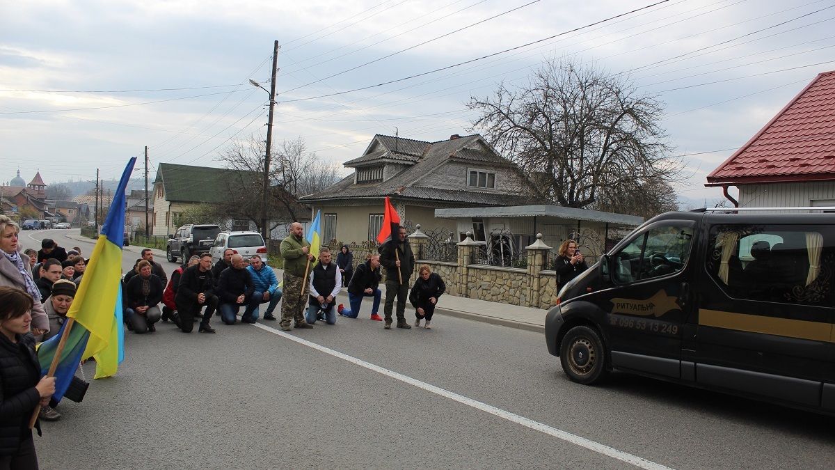 Делятинська громада попрощалася із загиблим Володимиром Марченком