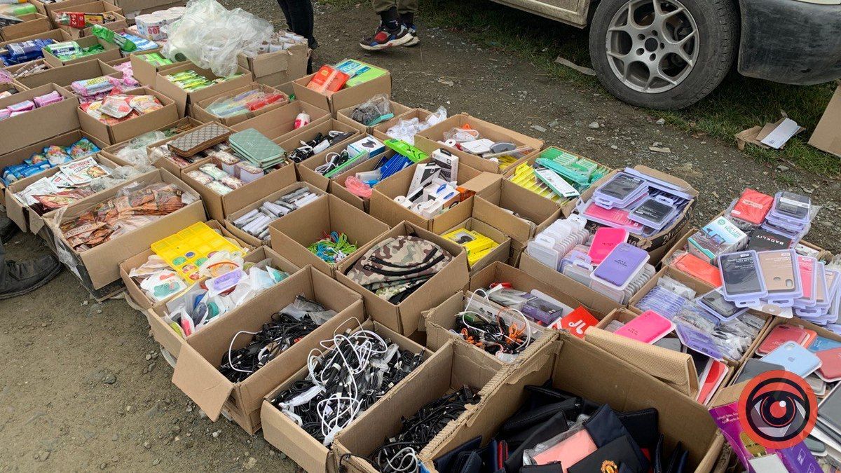 Норкова шєпка, кальоші та пиріжки з лівером | Що пропонують на базарі у Печеніжині 5