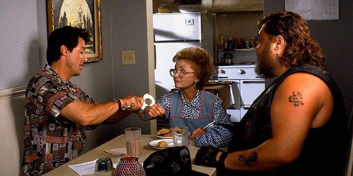 Стій! Або моя мама стрілятиме: фільм з легкою іронією та духом 4