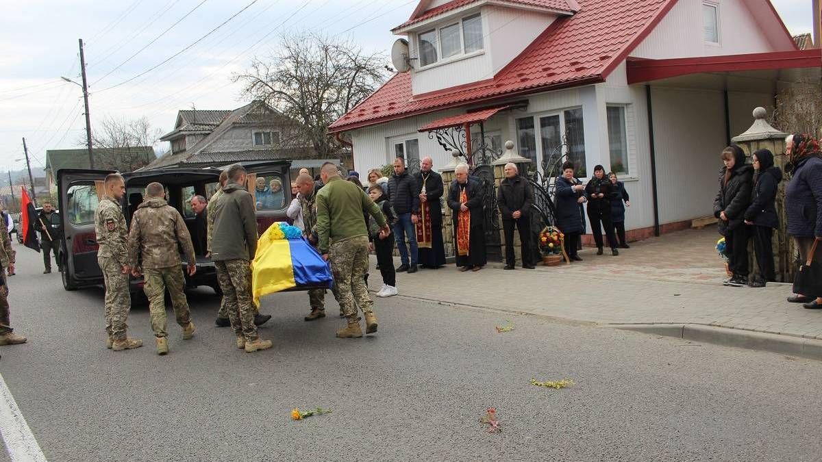 Делятинська громада попрощалася із загиблим Володимиром Марченком 4
