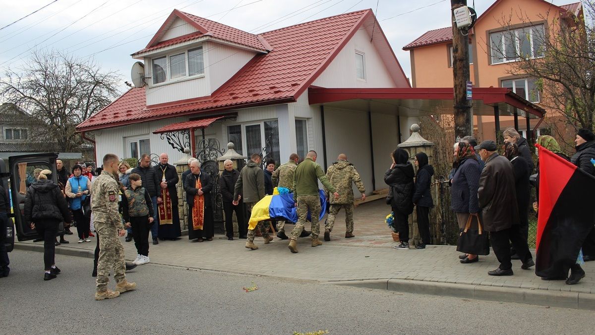 Делятинська громада попрощалася із загиблим Володимиром Марченком 5