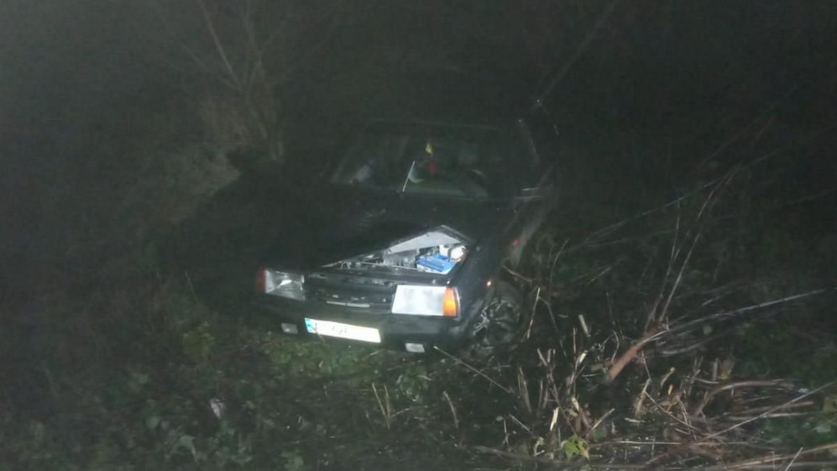 Одна автівка у кюветі: у Корничі сталась аварія