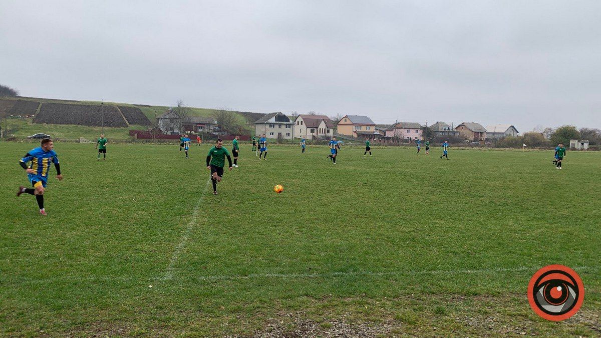 Команда "Вікторія" завершила перше коло перемогою над ФК "Підгайчики" 4