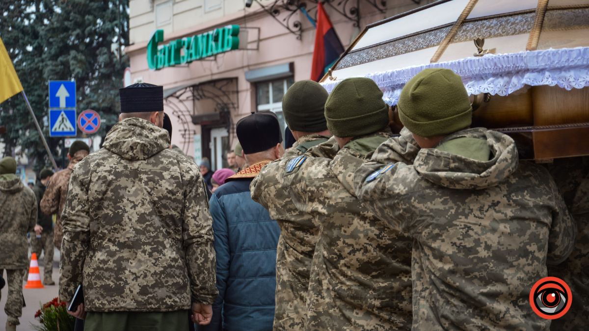 Коломия попрощалася з Героєм Олегом Анатійчуком 8