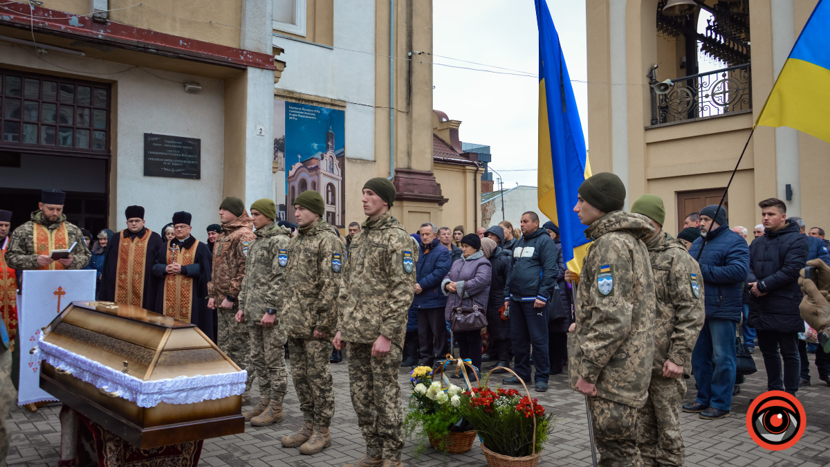 Коломия попрощалася з Героєм Олегом Анатійчуком 6