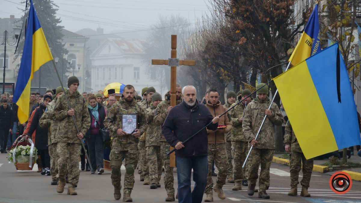 Коломия попрощалася із загиблим Героєм Ігорем Калином 1