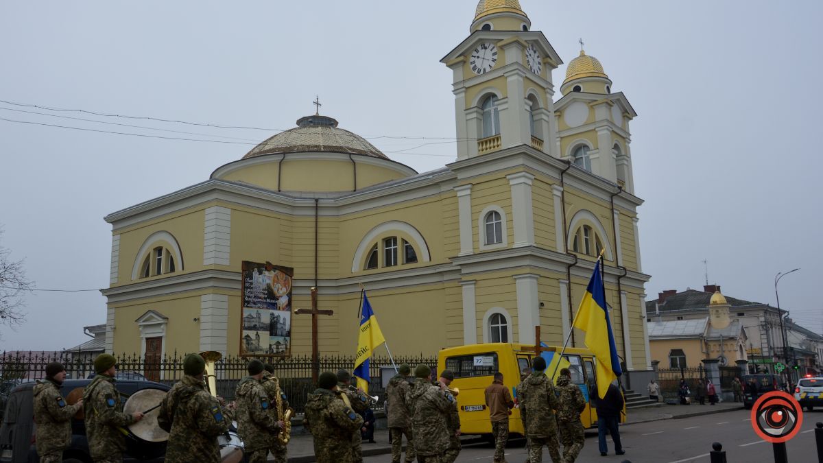 Коломия попрощалася із загиблим Героєм Ігорем Калином 8