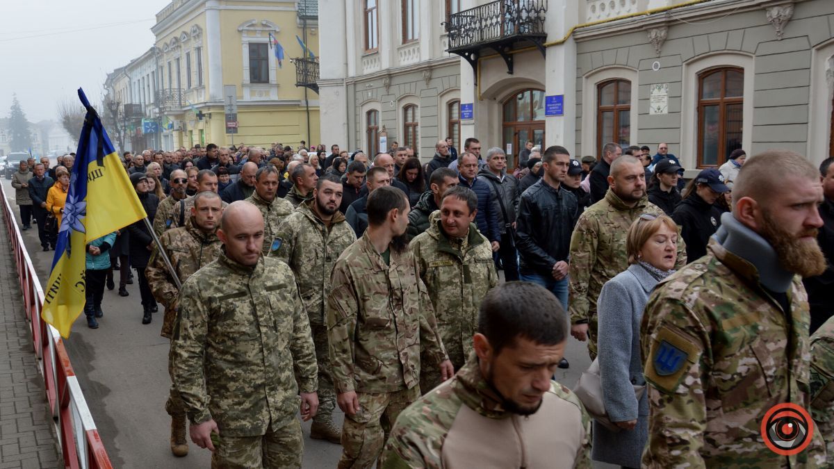 Коломия попрощалася із загиблим Героєм Ігорем Калином 9