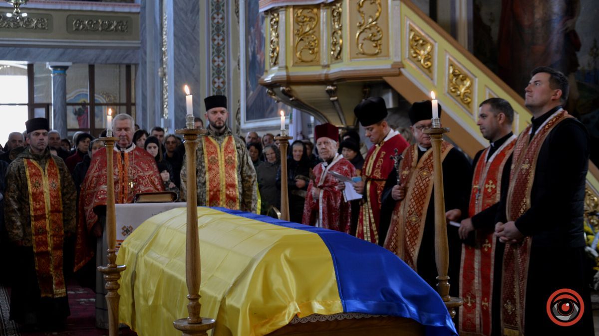 Коломия попрощалася із загиблим Героєм Ігорем Калином 16