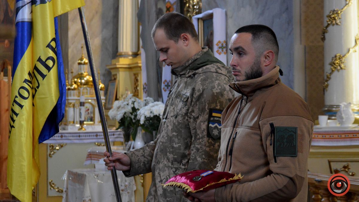 Коломия попрощалася із загиблим Героєм Ігорем Калином 17