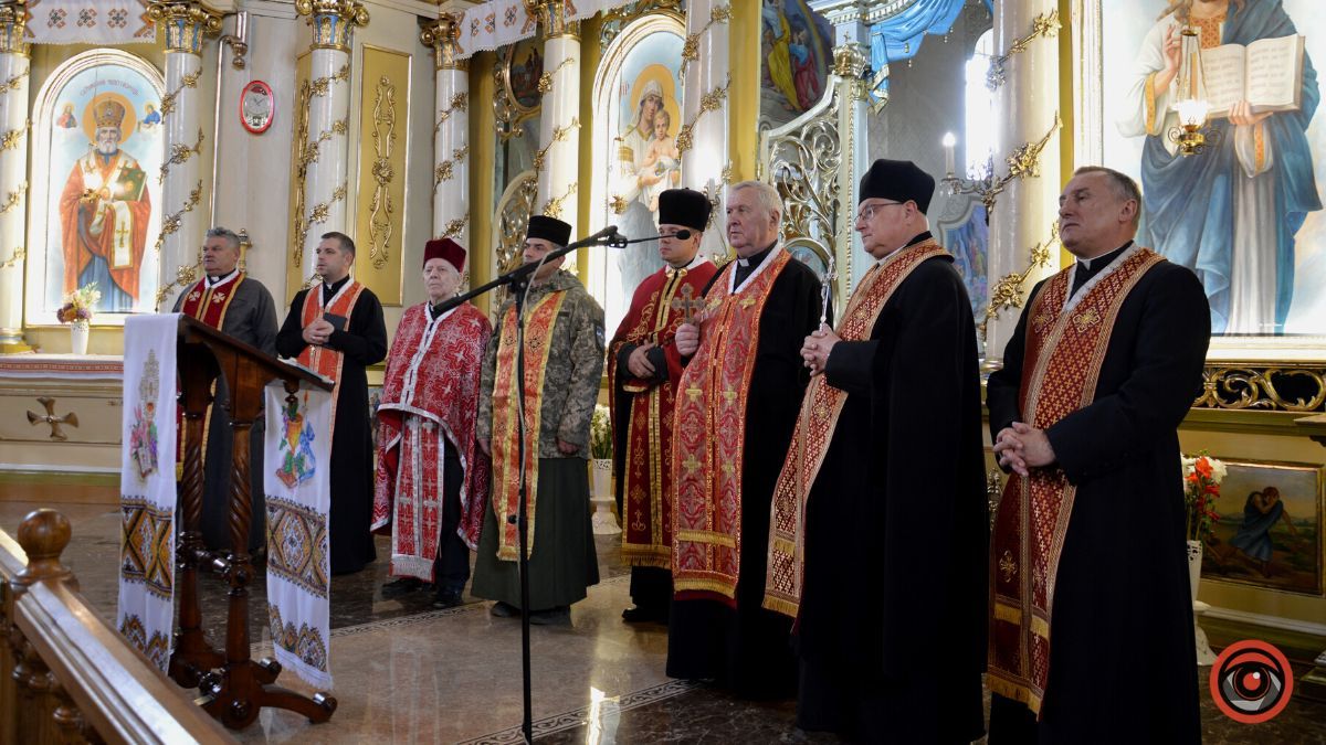 Коломия попрощалася із загиблим Героєм Ігорем Калином 18