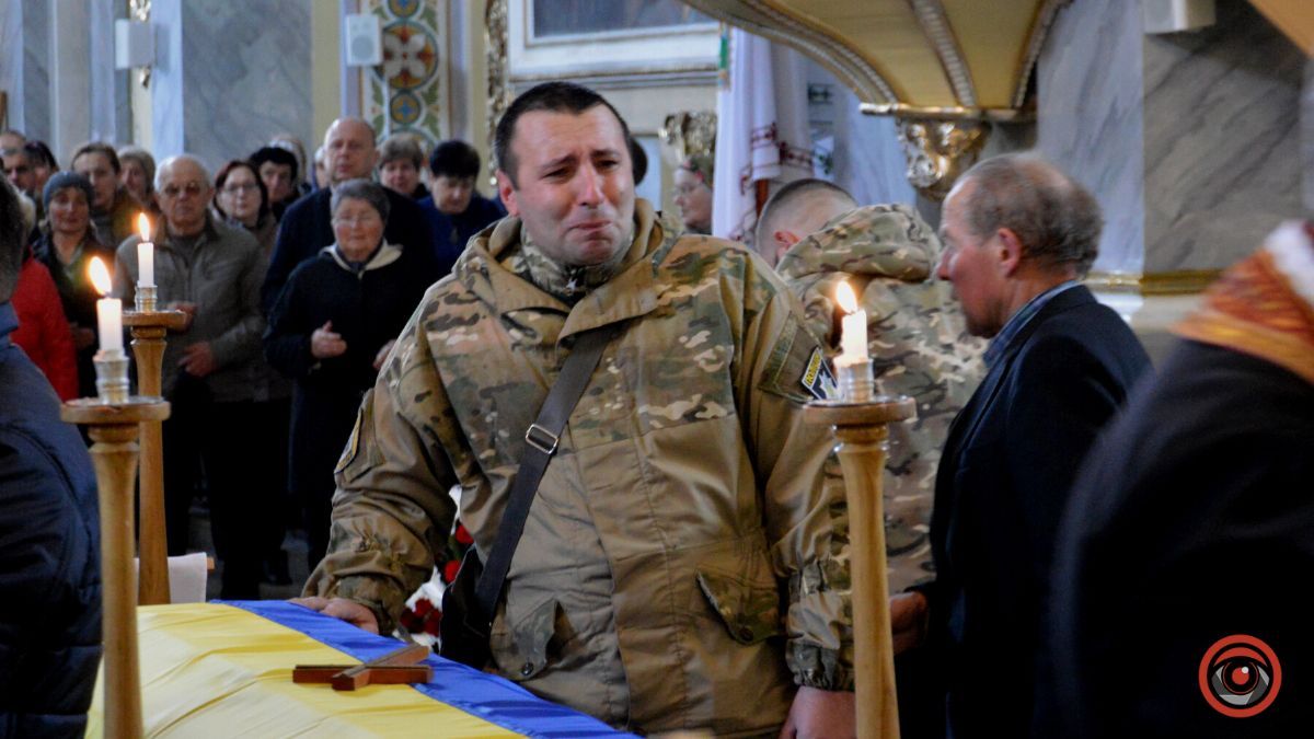 Коломия попрощалася із загиблим Героєм Ігорем Калином 19