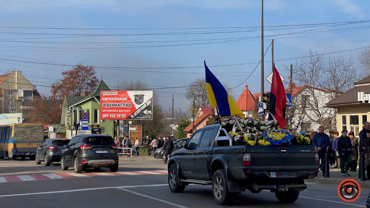 Коломия попрощалася із загиблим Героєм Ігорем Калином 27