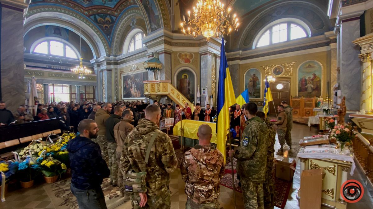 Коломия попрощалася із загиблим Героєм Ігорем Калином 24