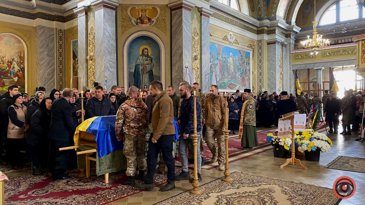 Коломия попрощалася із загиблим Героєм Ігорем Калином 23