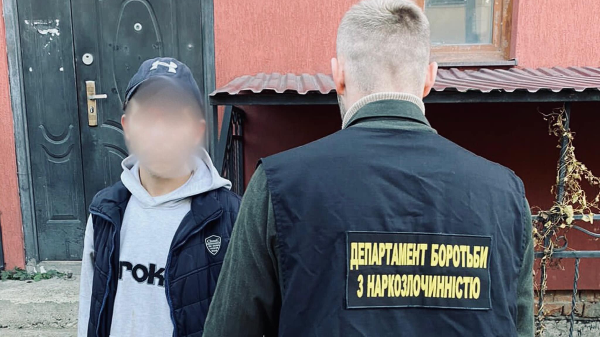 На Коломийщині поліція вилучила наркотики на півмільйона гривень 4