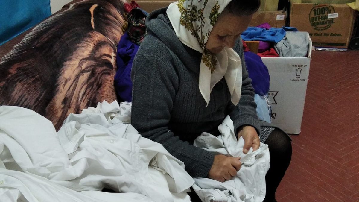 Благодійна організація "Крокус" виготовляє окопні свічки для захисників 4