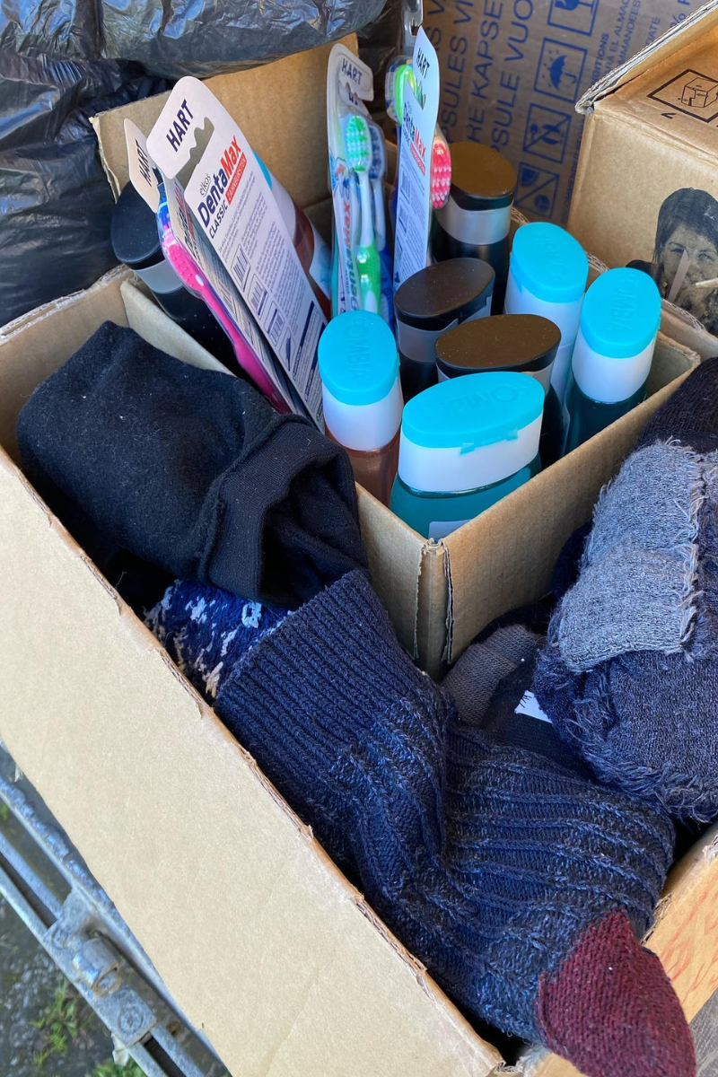 Громада Нижнього Вербіжа передала на фронт автомобіль та подарунки для захисників 2