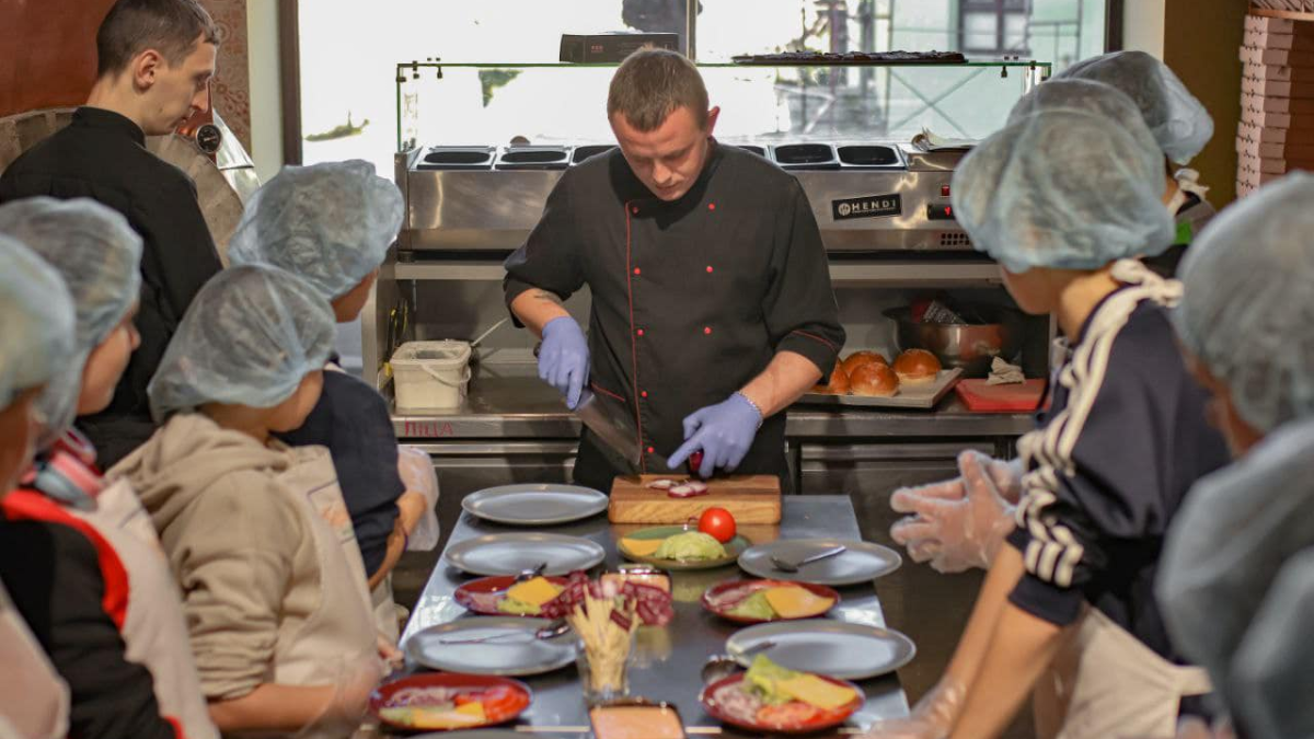 У Коломиї діти вчилися готувати бургери
