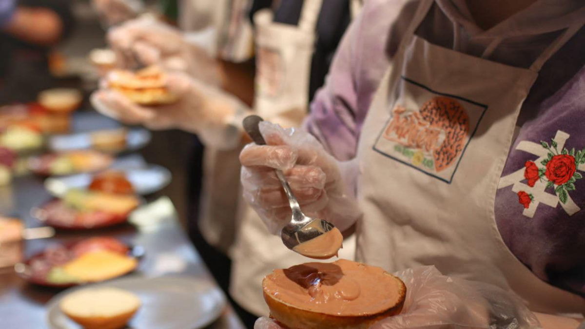 У Коломиї діти вчилися готувати бургери 4