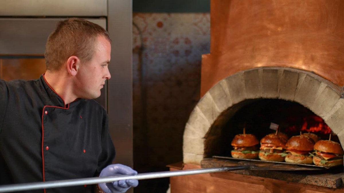 У Коломиї діти вчилися готувати бургери 5