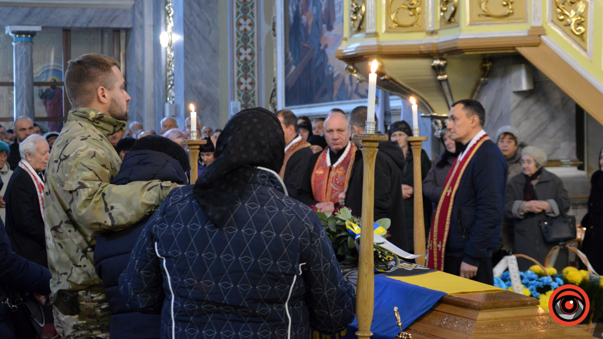 Коломия попрощалася із загиблим Героєм Андрієм Сенюком 1