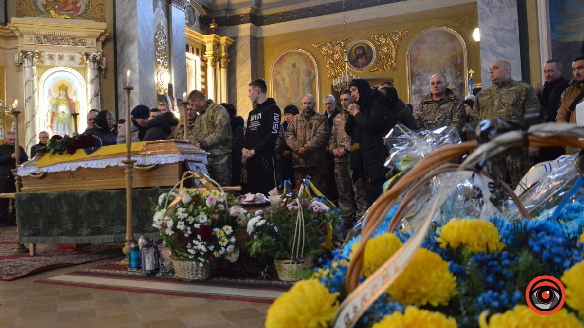 Коломия попрощалася із загиблим Героєм Андрієм Сенюком 11
