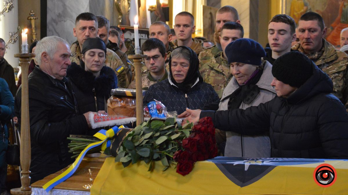 Коломия попрощалася із загиблим Героєм Андрієм Сенюком 10