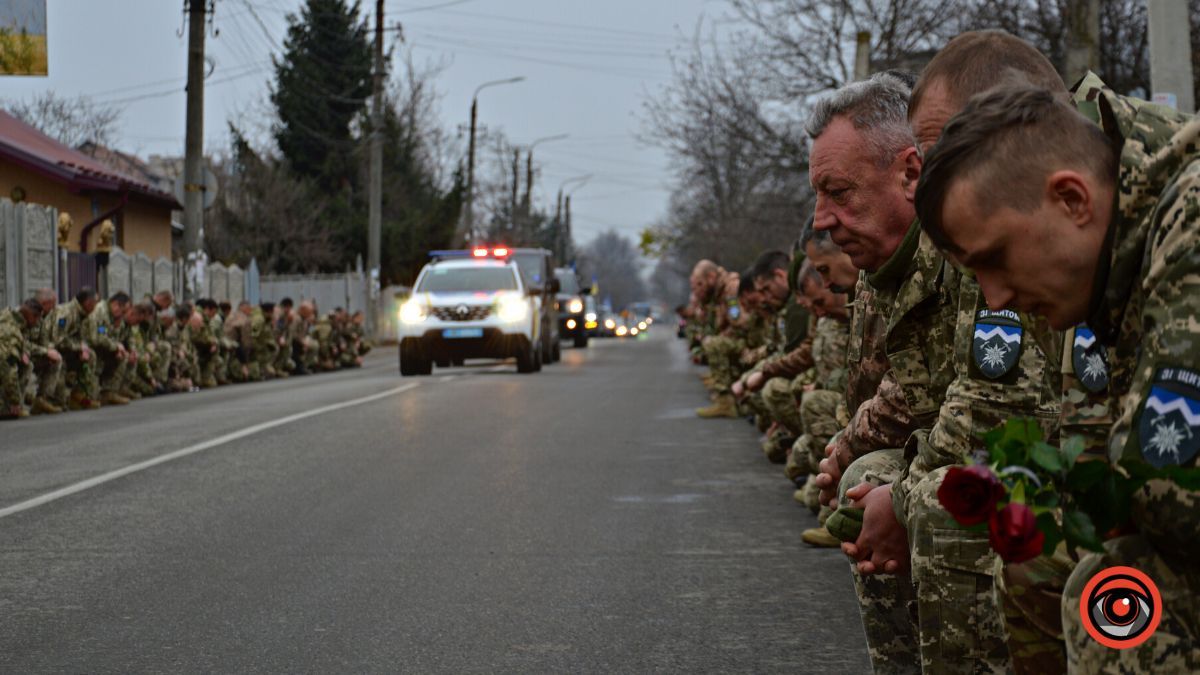 Коломия попрощалася із загиблим Героєм Андрієм Сенюком 12