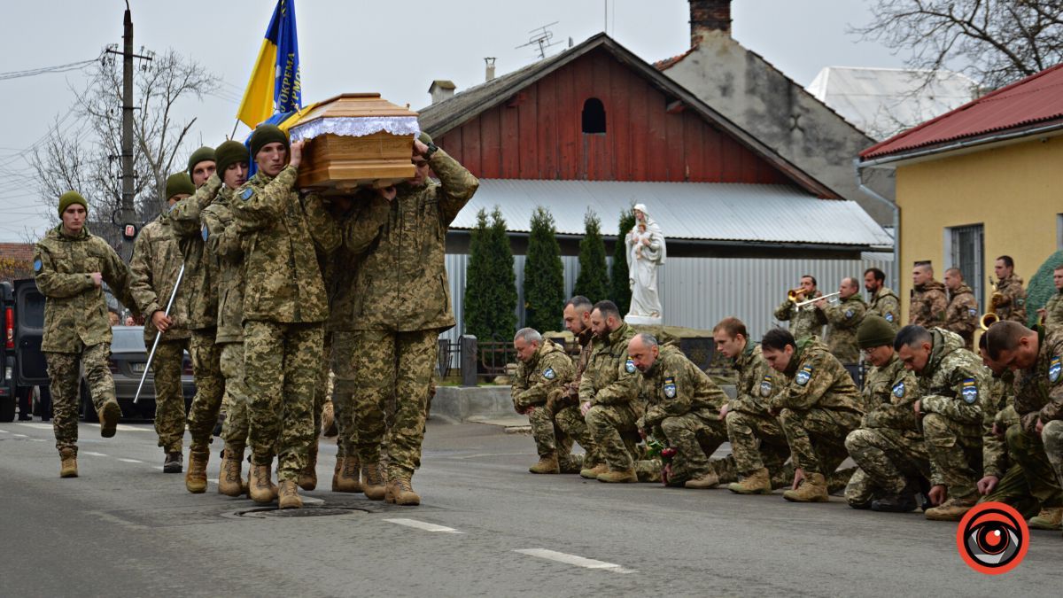 Коломия попрощалася із загиблим Героєм Андрієм Сенюком