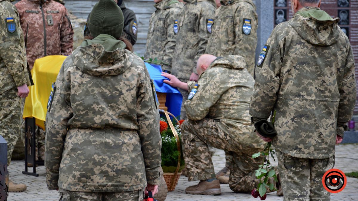 Коломия попрощалася із загиблим Героєм Андрієм Сенюком 18