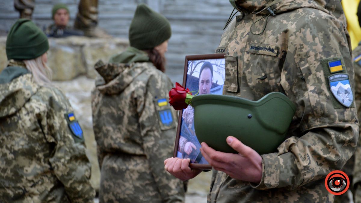 Коломия попрощалася із загиблим Героєм Андрієм Сенюком 22